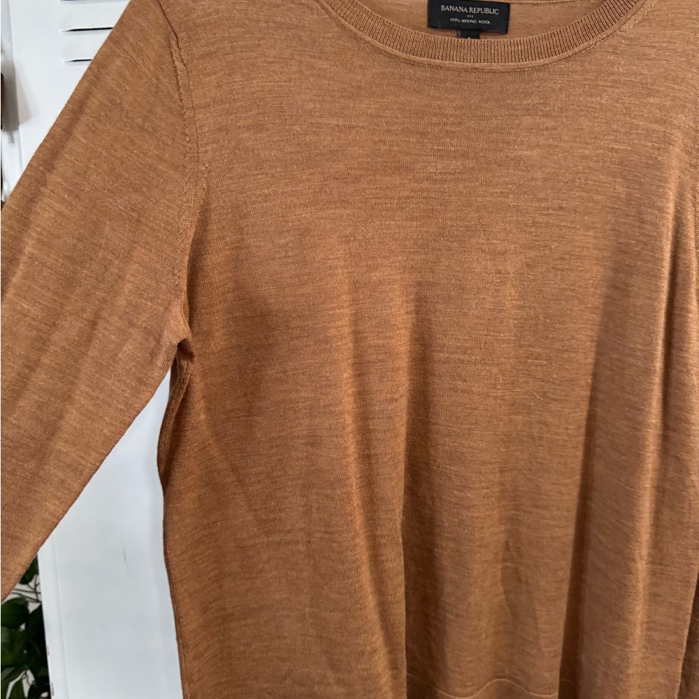 Banana Republic Women's Brown Crew Neck Sweater